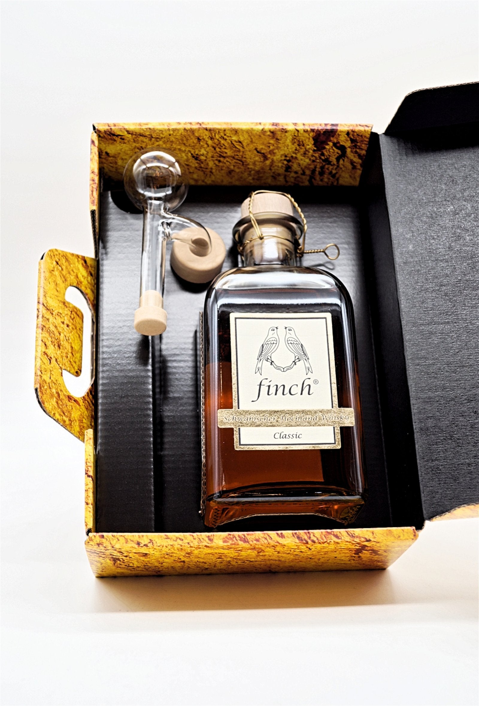 Finch - Classic Schwäbischer Hochland Whisky + Premium Glasausgießer Im Set